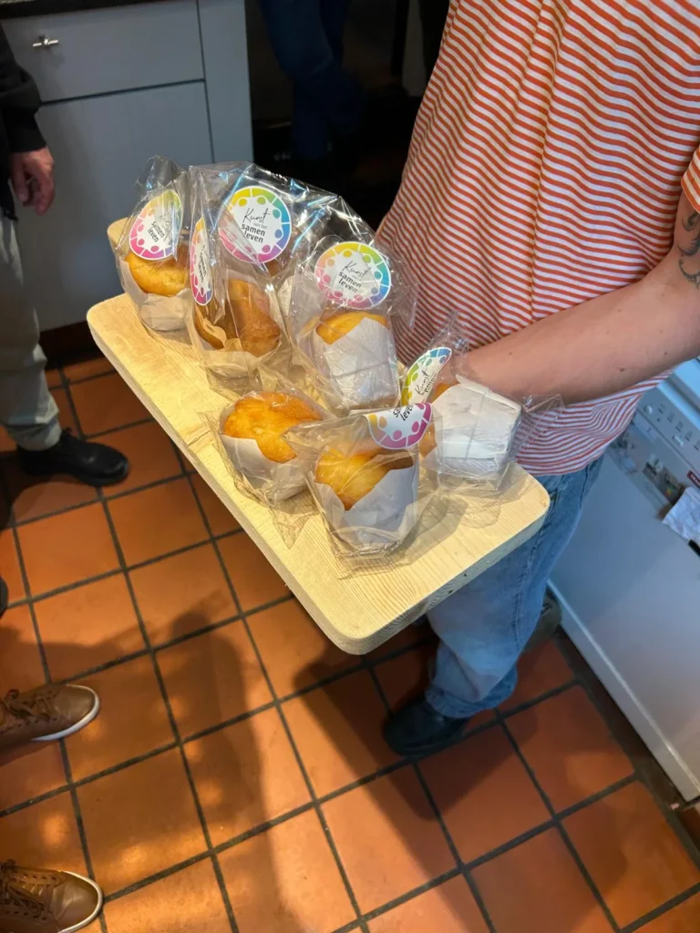 Cupcakes klaar voor dak- en thuisloze mensen in het centrum van Amsterdam